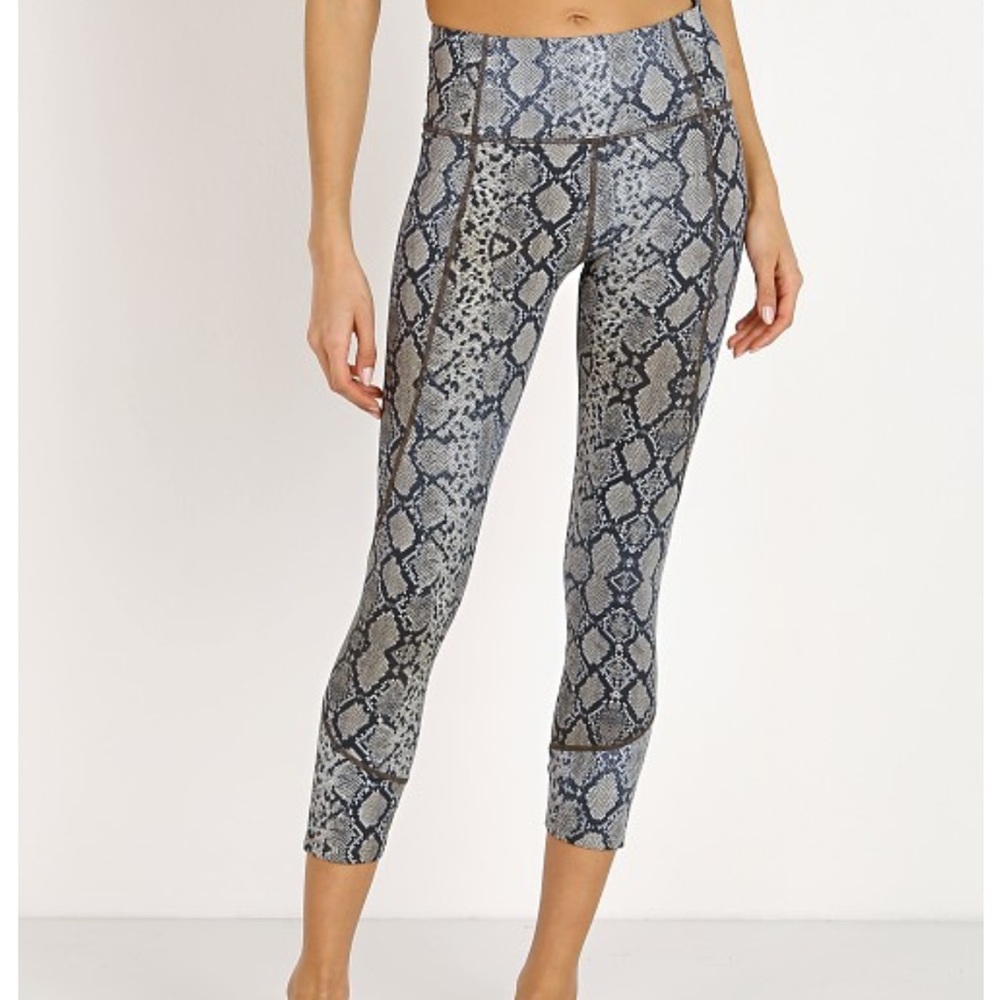 NWT Varley Leggings Python Snakeskin in Black and Gray Size XS - Picture 3 of 7